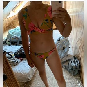 Billabong bathing suit set